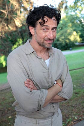 Serkan Kaya beim Sommerfest zum 35-jährigen Bestehen der Film- und Medienstiftung NRW im Park CafÃ . Köln, 17.06.2026 *** Serkan Kaya at the summer festival celebrating the 35th anniversary of the Film and Media Foundation NRW at Park Café in Cologne, June 17, 2026,detected_source_language Foto:xR.xSchmiegeltx xFuturexImagex nrw_sommerfest_6808