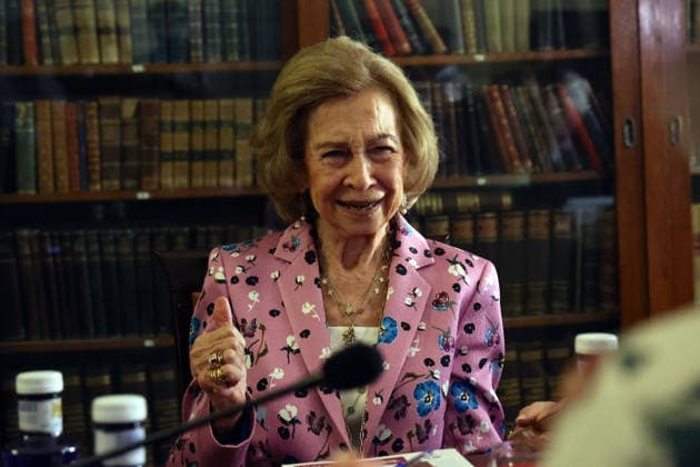 Queen Sofía presides over the meeting with the Board of Trustees of the Spanish Kidney Foundation and the presentation of the Ínigo Álvarez de Toledo Awards. Queen Sofía during the meeting with the Board of Trustees of the Spanish Kidney Foundation at the Royal National Academy of Medicine, on June 18, 2026, in Madrid, Spain. The awards, now in their 38th year, aim to promote nephrology research in Spain, and are the highest honor awarded in our country for research related to kidney disease BOARD OF TRUSTEES SPANISH KIDNEY FOUNDATION QUEEN ROYALTY Ángel Díaz Brin Madrid Madrid, Spain,detected_source_language  Copyright: xÃngelxDiazxBrinasx 7605800