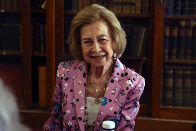 Queen Sofía presides over the meeting with the Board of Trustees of the Spanish Kidney Foundation and the presentation of the Ínigo Álvarez de Toledo Awards. Queen Sofía during the meeting with the Board of Trustees of the Spanish Kidney Foundation at the Royal National Academy of Medicine, on June 18, 2026, in Madrid, Spain. The awards, now in their 38th year, aim to promote nephrology research in Spain, and are the highest honor awarded in our country for research related to kidney disease BOARD OF TRUSTEES SPANISH KIDNEY FOUNDATION QUEEN ROYALTY Ángel Díaz Brin Madrid Madrid, Spain,detected_source_language  Copyright: xÃngelxDiazxBrinasx 7605804