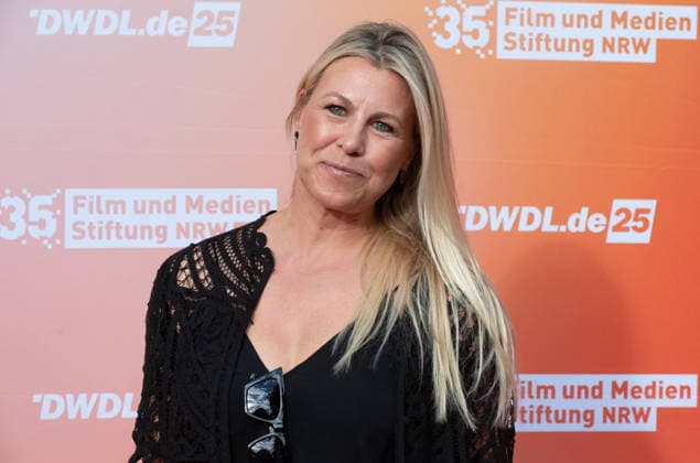 Nadine KRUEGER, Krüger, Moderatorin, Portraet, Porträt, Portrait, Angeschnittenes Einzelbild, Einzelmotiv, Roter Teppich, Red Carpet Show, Ankunft, arrival, Sommerfest der Film und Medienstiftung NRW in Koeln, 17.06.2026. *** Nadine KRUEGER, Krüger, Host, Portrait, Single-frame shot, Single subject, Red Carpet, Red Carpet Show, Arrival, Summer Festival of the Film and Media Foundation NRW in Cologne, June 17, 2026,detected_source_language