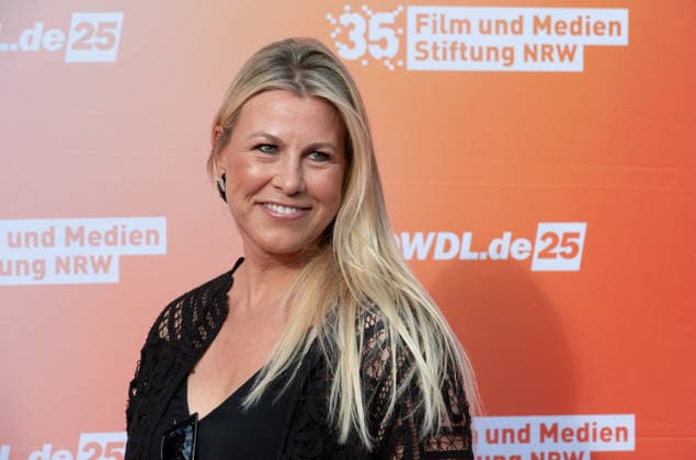 Nadine KRUEGER, Krüger, Moderatorin, Portraet, Porträt, Portrait, Angeschnittenes Einzelbild, Einzelmotiv, Roter Teppich, Red Carpet Show, Ankunft, arrival, Sommerfest der Film und Medienstiftung NRW in Koeln, 17.06.2026. *** Nadine KRUEGER, Krüger, Host, Portrait, Single-frame shot, Single subject, Red Carpet, Red Carpet Show, Arrival, Summer Festival of the Film and Media Foundation NRW in Cologne, June 17, 2026,detected_source_language