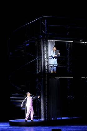Nadja Mchantaf (als Marie) und Philipp Kapeller (als Peter Iwanow) während der Fotoprobe für Zar und Zimmermann in der Deutschen Oper in Berlin, 17. Juni 2026. Komische Oper in drei Akten von Albert Lortzing. Musikalische Leitung Antonello Manacorda. Inszenierung Martin G. Berger. Bühne Sarah-Katharina Karl. Kostüme Esther Bialas. Premiere ist am 20. Juni 2026. Deutsche Oper Berlin Zar und Zimmermann *** Nadja Mchantaf as Marie and Philipp Kapeller as Peter Iwanow during the photo shoot for The Tsar and the Carpenter at the Deutsche Oper in Berlin, June 17, 2026 Comic opera in three acts by Albert Lortzing Musical direction by Antonello Manacorda Staged by Martin G. Berger Set design by Sarah Katharina Karl Costume design by Esther