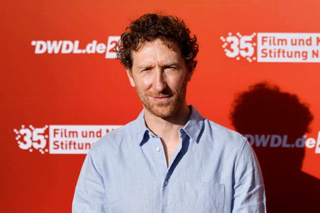 Moderator Louis Klamroth beim Sommerfest zum 35-jährigen Bestehen der Film- und Medienstiftung NRW sowie dem 25-jährigen Jubiläum des Medienmagazins DWDL im Park Cafe im Rheinpark. Köln, 17.06.2026 NRW Deutschland *** Host Louis Klamroth at the summer festival celebrating the 35th anniversary of the Film and Media Foundation NRW and the 25th anniversary of the media magazine DWDL at the Park Cafe in Cologne’s Rheinpark, June 17, 2026, NRW, Germany,detected_source_language Copyright: xChristophxHardtx