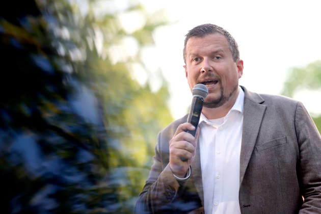 Journalist Thomas Lückerath (DWDL) beim Sommerfest zum 35-jährigen Bestehen der Film- und Medienstiftung NRW sowie dem 25-jährigen Jubiläum des Medienmagazins DWDL im Park Cafe im Rheinpark. Köln, 17.06.2026 NRW Deutschland *** Journalist Thomas Lückerath of DWDL at the summer celebration marking the 35th anniversary of the Film and Media Foundation NRW and the 25th anniversary of the media magazine DWDL at the Park Cafe in Cologne’s Rheinpark, June 17, 2026, NRW, Germany,detected_source_language Copyright: xChristophxHardtx