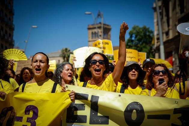 Protest by early childhood educators (ages 0–3) in Barcelona Early childhood educators (ages 0–3) during a protest in support of the strike by early childhood educators (ages 0–3) in Catalonia, on June 18, 2026, in Barcelona, Catalonia, Spain. Workers in the 0–3 age group in Catalonia are protesting low wages, high job insecurity, and high student-to-teacher ratios. They are calling for working conditions to be brought in line with those in other educational stages, more public funding, and full recognition of the 0–3 age group as part of the education system and not merely as a childcare service. JUNE 18, 2026 Kike Rincó Spain,detected_source_language  Copyright: xKikexRinconx 7606286