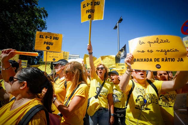 Protest by early childhood educators (ages 0–3) in Barcelona Early childhood educators (ages 0–3) during a protest in support of the strike by early childhood educators (ages 0–3) in Catalonia, on June 18, 2026, in Barcelona, Catalonia, Spain. Workers in the 0–3 age group in Catalonia are protesting low wages, high job insecurity, and high student-to-teacher ratios. They are calling for working conditions to be brought in line with those in other educational stages, more public funding, and full recognition of the 0–3 age group as part of the education system and not merely as a childcare service. JUNE 18, 2026 Kike Rincó Spain,detected_source_language  Copyright: xKikexRinconx 7606288