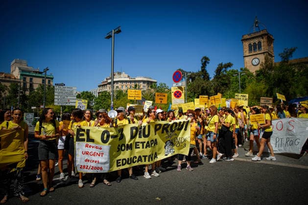 Protest by early childhood educators (ages 0–3) in Barcelona Early childhood educators (ages 0–3) during a protest in support of the strike by early childhood educators (ages 0–3) in Catalonia, on June 18, 2026, in Barcelona, Catalonia, Spain. Workers in the 0–3 age group in Catalonia are protesting low wages, high job insecurity, and high student-to-teacher ratios. They are calling for working conditions to be brought in line with those in other educational stages, more public funding, and full recognition of the 0–3 age group as part of the education system and not merely as a childcare service. JUNE 18, 2026 Kike Rincó Spain,detected_source_language  Copyright: xKikexRinconx 7606290