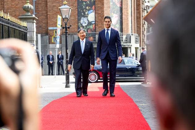 Den Haag, The Netherlands, 2026-06-18 11:38:34 THE HAGUE, 18-06-2026, Mauritshuis At the invitation of King Willem-Alexander and Queen Maxima, Emperor Naruhito of Japan is paying a state visit to the Netherlands. Emperor Naruhito is accompanied by Her Majesty Empress Masako. The state visit is a confirmation of the close and historic relationship between Japan and the Netherlands. The countries share 426 years of bilateral relations. PHOTO: NLBeeld Patrick van Emst In the photo: The Emperor of Japan is received by Prime Minister Jetten at the Mauritshuis in The Hague. A lunch is taking place here, which is also attended by King Willem-Alexander. Credit: NL Beeld Patrick van Emst  Copyright: xx x