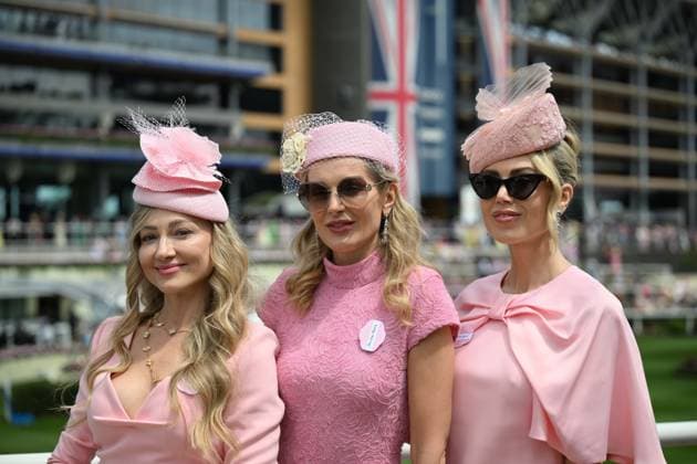Royal Ascot 2026 BERKSHIRE, UNITED KINGDOM - JUNE 18: Visitors wearing elaborate hats and elegant outfits attend the third day of the traditional Royal Ascot horse racing event, held in the United Kingdom since 1711, at Ascot Racecourse in Berkshire, United Kingdom on June 18, 2026. Rasid Necati Aslim Anadolu Berkshire United Kingdom. Editorial use only. Please get in touch for any other usage.  Copyright: x2026xAnadoluxRasidxNecatixAslimx