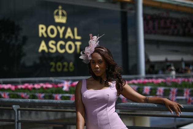 Royal Ascot 2026 BERKSHIRE, UNITED KINGDOM - JUNE 18: Visitors wearing elaborate hats and elegant outfits attend the third day of the traditional Royal Ascot horse racing event, held in the United Kingdom since 1711, at Ascot Racecourse in Berkshire, United Kingdom on June 18, 2026. Rasid Necati Aslim Anadolu Berkshire United Kingdom. Editorial use only. Please get in touch for any other usage.  Copyright: x2026xAnadoluxRasidxNecatixAslimx