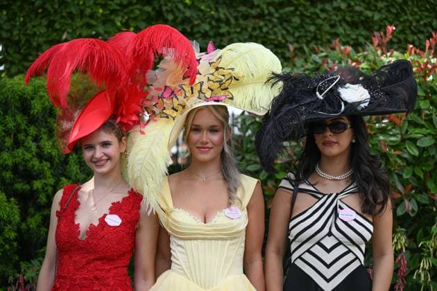 Royal Ascot 2026 BERKSHIRE, UNITED KINGDOM - JUNE 18: Visitors wearing elaborate hats and elegant outfits attend the third day of the traditional Royal Ascot horse racing event, held in the United Kingdom since 1711, at Ascot Racecourse in Berkshire, United Kingdom on June 18, 2026. Rasid Necati Aslim Anadolu Berkshire United Kingdom. Editorial use only. Please get in touch for any other usage.  Copyright: x2026xAnadoluxRasidxNecatixAslimx
