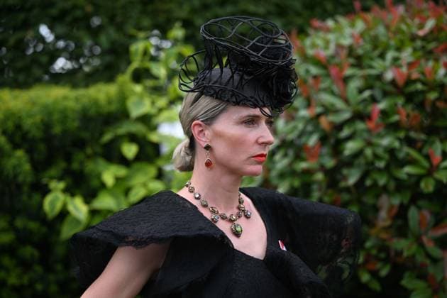 Royal Ascot 2026 BERKSHIRE, UNITED KINGDOM - JUNE 18: Visitors wearing elaborate hats and elegant outfits attend the third day of the traditional Royal Ascot horse racing event, held in the United Kingdom since 1711, at Ascot Racecourse in Berkshire, United Kingdom on June 18, 2026. Rasid Necati Aslim Anadolu Berkshire United Kingdom. Editorial use only. Please get in touch for any other usage.  Copyright: x2026xAnadoluxRasidxNecatixAslimx