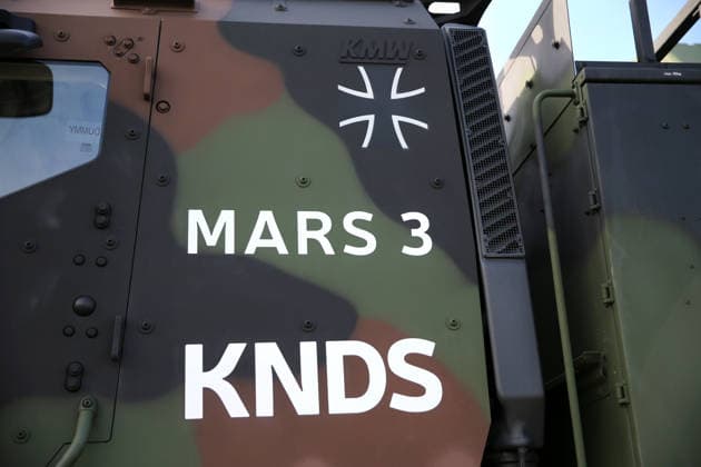 Ein Mehrfachraketenartilleriesystem MARS 3 vom Hersteller KNDS Deutschland auf der ILA 2026. Ein Mehrfachraketenartilleriesystem MARS 3 vom Hersteller KNDS Deutschland auf der ILA 2026. Berlin Brandenburg Deutschland *** A MARS 3 multiple rocket launcher system from manufacturer KNDS Germany at ILA 2026 A MARS 3 multiple rocket launcher system from manufacturer KNDS Germany at ILA 2026 Berlin-Brandenburg, Germany,detected_source_language