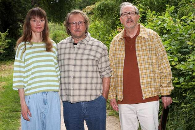 ABB PRANGE2- Doerte Katharina Marie Schubert als Doerte Krampitz, Bjarne Mädel Maedel als Ralf Prange Regisseur Lars Jessen und Olli Dittrich als Nachbar Horst Rohde Schauspieler beim NDR Set Fototermin zum TV Film Komoedie Prange 2 Drehort Kleingartenverein am 18.06.2026 in Hamburg Hamburg Deutschland *** ABB PRANGE2