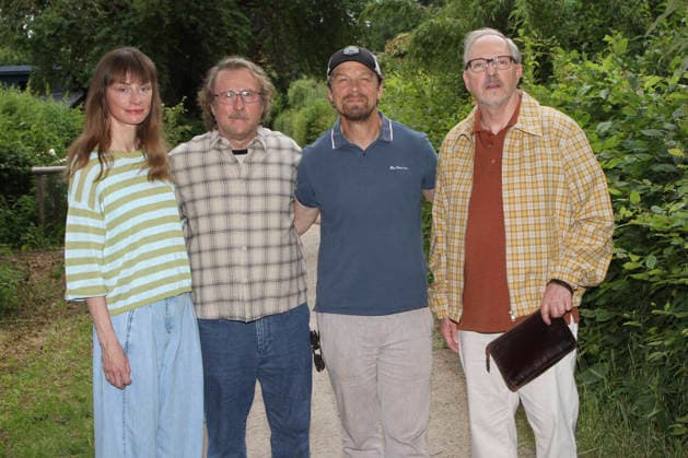 ABB PRANGE2- Doerte Katharina Marie Schubert als Doerte Krampitz, Bjarne Mädel Maedel als Ralf Prange Regisseur Lars Jessen und Olli Dittrich als Nachbar Horst Rohde Schauspieler beim NDR Set Fototermin zum TV Film Komoedie Prange 2 Drehort Kleingartenverein am 18.06.2026 in Hamburg Hamburg Deutschland *** ABB PRANGE2