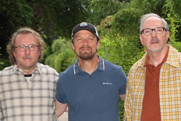 Bjarne Maedel, Regisseur Lars Jessen und Olli Dittrich beim Fototermin am Rande der Dreharbeiten zum ARD Film Prange 2 am 18.06.2026 in Hamburg. Bjarne Maedel, director Lars Jessen and Olli Dittrich at the photo call during the filming of the ARD movie Prange 2 on June 18, 2026 in Hamburg, Germany Am Set vom ARD Film Prange 2 mit Bjarne Maedel, Olli Dittrich und Katharina Schubert *** Bjarne Maedel, director Lars Jessen, and Olli Dittrich at a photo call on the sidelines of the filming of the ARD movie Prange 2 on June 18, 2026, in Hamburg Bjarne Maedel, director Lars Jessen, and Olli Dittrich at the photo call during the filming of the ARD movie Prange 2 on June 18, 2026, in Hamburg, Germany On the set of the ARD film Pra 