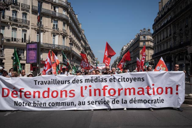Several hundred journalists and media professionals marched from Place de la Bourse to the Ministry of Culture in Paris to raise public awareness about the crisis facing the industry, amid a growing number of layoffs, a faltering business model, and upheavals linked to AI. - 18 06 2026 - France Paris -  OlivierxDonnarsx xLexPictorium LePictorium_0336623