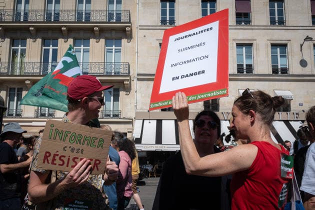 Several hundred journalists and media professionals marched from Place de la Bourse to the Ministry of Culture in Paris to raise public awareness about the crisis facing the industry, amid a growing number of layoffs, a faltering business model, and upheavals linked to AI. - 18 06 2026 - France Paris -  OlivierxDonnarsx xLexPictorium LePictorium_0336627