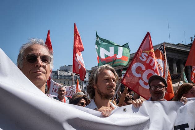 Several hundred journalists and media professionals marched from Place de la Bourse to the Ministry of Culture in Paris to raise public awareness about the crisis facing the industry, amid a growing number of layoffs, a faltering business model, and upheavals linked to AI. - 18 06 2026 - France Paris -  OlivierxDonnarsx xLexPictorium LePictorium_0336647
