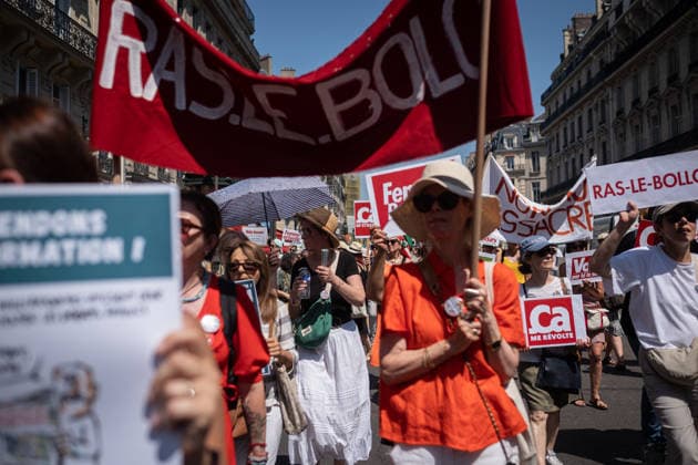 Several hundred journalists and media professionals marched from Place de la Bourse to the Ministry of Culture in Paris to raise public awareness about the crisis facing the industry, amid a growing number of layoffs, a faltering business model, and upheavals linked to AI. - 18 06 2026 - France Paris -  OlivierxDonnarsx xLexPictorium LePictorium_0336660