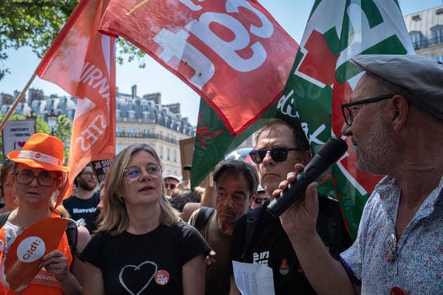 Several hundred journalists and media professionals marched from Place de la Bourse to the Ministry of Culture in Paris to raise public awareness about the crisis facing the industry, amid a growing number of layoffs, a faltering business model, and upheavals linked to AI. - 18 06 2026 - France Paris -  OlivierxDonnarsx xLexPictorium LePictorium_0336673