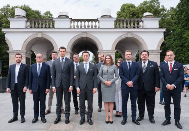 Jordan Bardella visits Poland Photo: Mateusz Grochocki East News French MEP and president of the National Rally Jordan Bardella attends a wreath laying ceremony at the Tomb of the Unknown Soldier on June 18, 2026 in Warsaw, Poland. The French politician is visiting Poland at the invitation of the Polish right-wing party National Movement. Pictured: Jordan Bardella poses with the politicians of the National Movement, among them Anna Brylka (C) and Krzysztof Bosak (C-L). EN_01679479_0027 