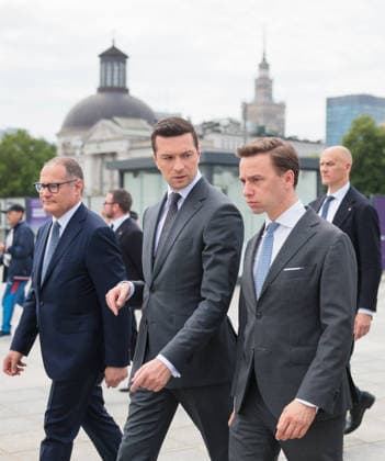Jordan Bardella visits Poland Photo: Mateusz Grochocki East News French MEP and president of the National Rally Jordan Bardella attends a wreath laying ceremony at the Tomb of the Unknown Soldier on June 18, 2026 in Warsaw, Poland. The French politician is visiting Poland at the invitation of the Polish right-wing party National Movement. Pictured: Jordan Bardella is accompanied by the leader of the National Movement Krzysztof Bosak. EN_01679479_0034 