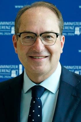 CNTV INNENMUNISTER- Alexander Dobrindt ist ein deutscher CSU Politiker Bundesminister des Innern zu Gast auf der 225.Sitzung der Staendigen Konferenz der Innenminister und Senatoren der Laender am 18. Juni 2026 im Congress Center Hamburg Hamburg Deutschland *** CNTV