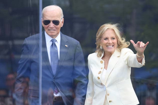 Former U.S. President Joe Biden (L) and his wife, Jill Biden (R), wave during the inauguration of the Obama Presidential Center in Chicago, USA, 18 June 2026 Inauguration of the Obama Presidential Center !ACHTUNG: NUR REDAKTIONELLE NUTZUNG!  Copyright: xOctavioxGuzmánx AME2144 20260618-55020638707_1