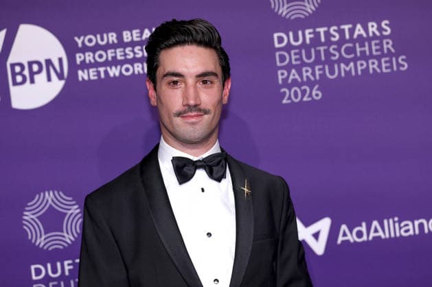 18.06.2026, Roberto Mancuso (Influencer) auf dem Purple Carpet bei den Verleihung des DUFTSTARS Award in den Rheinterrassen Düsseldorf. Der Deutscher Parfumpreis DUFTSTARS 2026 zählen zu den renommiertesten Beautyawards und Duft-Awards Deutschlands. Nordrhein-Westfalen Deutschland *** June 18, 2026, Roberto Mancuso, influencer, on the Purple Carpet at the DUFTSTARS Awards ceremony at the Rheinterrassen in Düsseldorf. The DUFTSTARS 2026 German Perfume Awards are among the most prestigious beauty and fragrance awards in Germany, North Rhine-Westphalia, Germany,detected_source_language