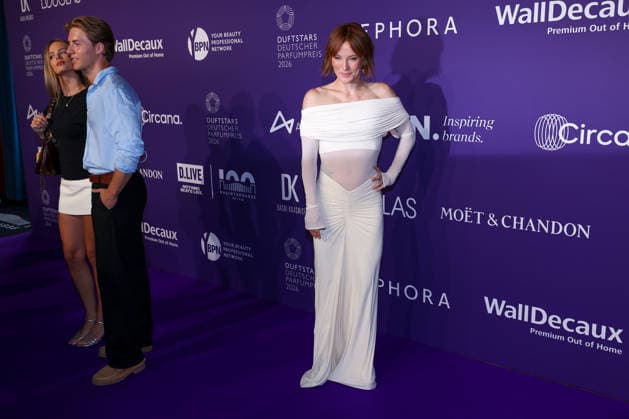 18.06.2026, Jeannine Michaelsen (Schauspielerin, Radio- und Fernsehmoderatorin) auf dem Purple Carpet bei den Verleihung des DUFTSTARS Award in den Rheinterrassen Düsseldorf. Der Deutscher Parfumpreis DUFTSTARS 2026 zählen zu den renommiertesten Beautyawards und Duft-Awards Deutschlands. Nordrhein-Westfalen Deutschland *** June 18, 2026, Jeannine Michaelsen, actress and radio and television host, on the Purple Carpet at the DUFTSTARS Awards ceremony at the Rheinterrassen in Düsseldorf. The German Perfume Award DUFTSTARS 2026 is one of the most prestigious beauty and fragrance awards in Germany, North Rhine-Westphalia, Germany,detected_source_language