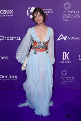 18.06.2026, Sarah Posch (Influencerin, Model und Content Creator) auf dem Purple Carpet bei den Verleihung des DUFTSTARS Award in den Rheinterrassen Düsseldorf. Der Deutscher Parfumpreis DUFTSTARS 2026 zählen zu den renommiertesten Beautyawards und Duft-Awards Deutschlands. Nordrhein-Westfalen Deutschland *** June 18, 2026, Sarah Posch, influencer, model, and content creator, on the Purple Carpet at the DUFTSTARS Awards ceremony at the Rheinterrassen in Düsseldorf. The German perfume award DUFTSTARS 2026 is one of the most prestigious beauty and fragrance awards in Germany, North Rhine-Westphalia, Germany,detected_source_language