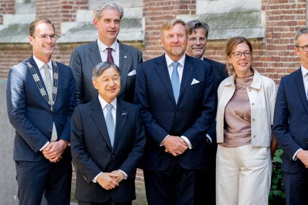 Leiden, The Netherlands, 2026-06-18 15:19:05 LEIDEN, 18-06-2026, Leiden University At the invitation of King Willem-Alexander and Queen Maxima, Emperor Naruhito of Japan is paying a state visit to the Netherlands. Emperor Naruhito is accompanied by Her Majesty Empress Masako. The state visit is a confirmation of the close and historic relationship between Japan and the Netherlands. The countries share 426 years of bilateral relations. PHOTO: NLBeeld Patrick van Emst In the photo: Emperor Naruhito and King Willem-Alexander visit Leiden University. In the Academy Building, they visit a temporary exhibition of objects from various Leiden Japan collections, the Sweat Room where graduates sign their names, and the Senate Chamber. Credit: NL  Copyright: xx x