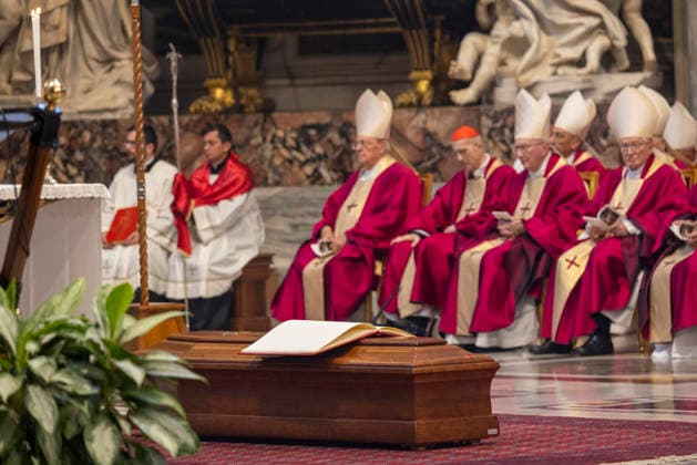 ITALY - POPE LEO XIV ATTENDS THE FUNERAL OF ITALIAN CARDINAL CAMILLO RUINI AT ST PETER S BASILICA IN THE VATICAN - 2026 6 18 Italy, Rome, Vatican, 2026 06 18 .Pope Leo XIV attends the funeral of Italian cardinal Camillo Ruini at St Peter s basilica in The Vatican EDITORIAL USE ONLY - NO BOOKS Copyright: xCLAUDIOxASQUINIx