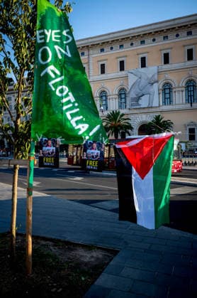 Rally calling for the release of the activists from the Global Sumud Land Convoy ROME, ITALY - JUNE 18: A nationwide protest has been organised to demand the release of the 10 activists from the Global Sumud Land Convoy who were transporting humanitarian aid to the Gaza Strip by land and were arrested in Libya on 24 May. The protest was organised by Amnesty International in front of Termini Station, near the statue of Pope John Paul II on June 18, 2026 in Rome, Italy. Rome Italy Copyright: xStefanoxMontesix