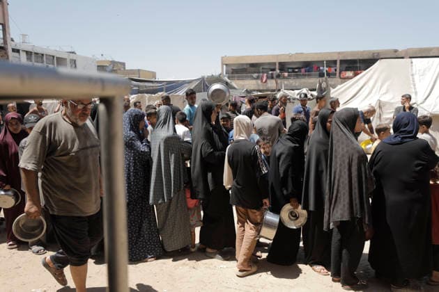 Jabalia Gaza Strip Displacement Crisis Displaced Palestinians queue to receive food aid at the Al-Faluja School shelter in Jabalia, in the northern Gaza Strip, on June 18, 2026. Thousands of displaced families in northern Gaza rely on humanitarian assistance as shortages of food, water and basic supplies persist amid the continuing conflict and humanitarian crisis. Gaza Gaza Strip Palestinian Territories Copyright: xAhmedxAlxArinix