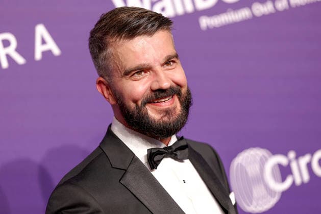 18.06.2026, Patrik Loeb DerDuftDude (Influencer Parfüminfluencer) auf dem Purple Carpet bei den Verleihung des DUFTSTARS Award in den Rheinterrassen Düsseldorf. Der Deutscher Parfumpreis DUFTSTARS 2026 zählen zu den renommiertesten Beautyawards und Duft-Awards Deutschlands. Nordrhein-Westfalen Deutschland *** June 18, 2026, Patrik Loeb, DerDuftDude, influencer and perfume influencer, on the Purple Carpet at the DUFTSTARS Awards ceremony at the Rheinterrassen in Düsseldorf. The German perfume award DUFTSTARS 2026 is one of the most prestigious beauty and fragrance awards in Germany, North Rhine-Westphalia, Germany,detected_source_language