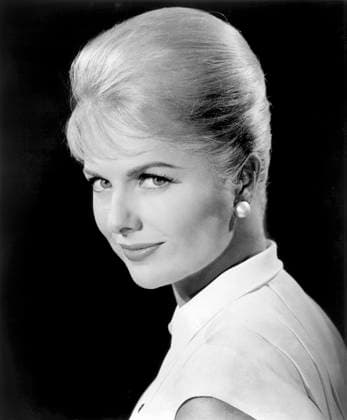 Martha Hyer, head and Shoulders Publicity Portrait for the Film, First Men in the Moon , Columbia Pictures, 1964  Copyright: xABxArchivesx jtv013276