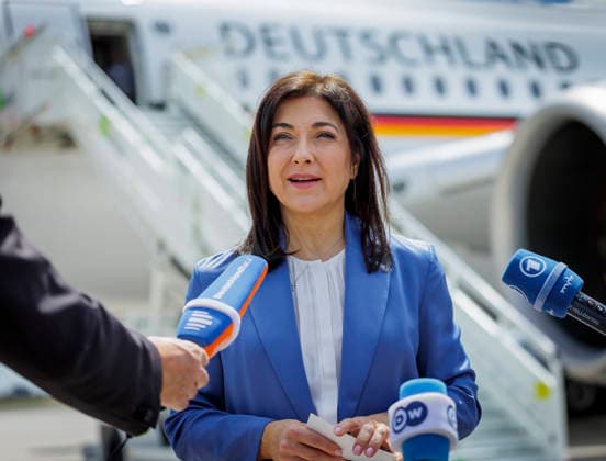 News Bilder des Tages Katherina Reiche (CDU), Bundesministerin fuer Wirtschaft und Energie, aufgenommen im Rahmen ihrer Reise in die Tuerkei. Hier am Flughafen Berlin. Fotografiert im Auftrag des BMWE Berlin Deutschland *** Katherina Reiche (CDU), Federal Minister for Economic Affairs and Energy, photographed during her trip to Turkey. Here at Berlin Airport. Photographed on behalf of the BMWE, Berlin, Germany,detected_source_language Copyright: xThomasxKoehlerx