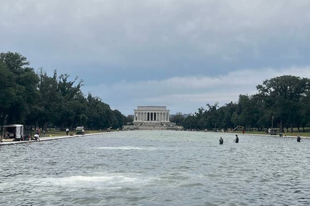 Photograph of the reflecting pool in front of the Abraham Lincoln Memorial (behind) this Thursday, which was filled with algae and turned the water green in Washington, USA, 18 June 2026. Algae return to Washington s reflecting pool after Trump s renovation !ACHTUNG: NUR REDAKTIONELLE NUTZUNG!  Copyright: xLeonorxTrinidadx USA1775 20260618-55020640242_1