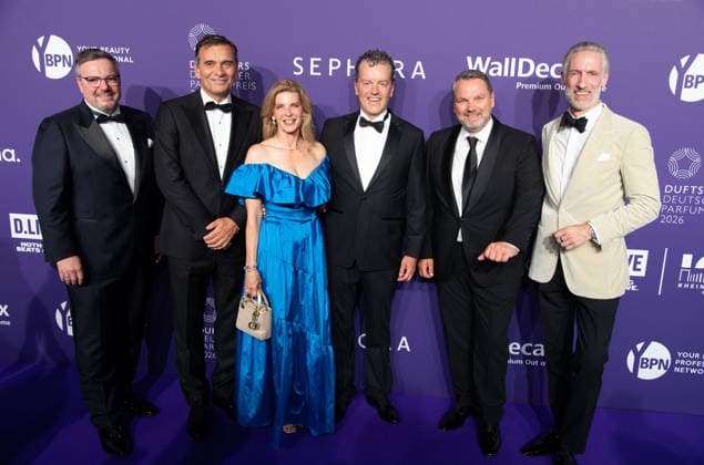 Roter Teppich, Red Carpet Show, Purple Carpet, Ankunft, arrival, bei den DUFTSTARS 2026 - Deutscher Parfumpreis Verleihung des deutschen Parfumpreises DUFTSTARS durch die Fragrance Foundation am 18.06.2026, Rheinterrassen, Duesseldorf. *** Red Carpet, Red Carpet Show, Purple Carpet, Arrival, at the DUFTSTARS 2026 German Perfume Awards Ceremony for the DUFTSTARS German Perfume Awards hosted by the Fragrance Foundation on June 18, 2026, Rheinterrassen, Düsseldorf,detected_source_language