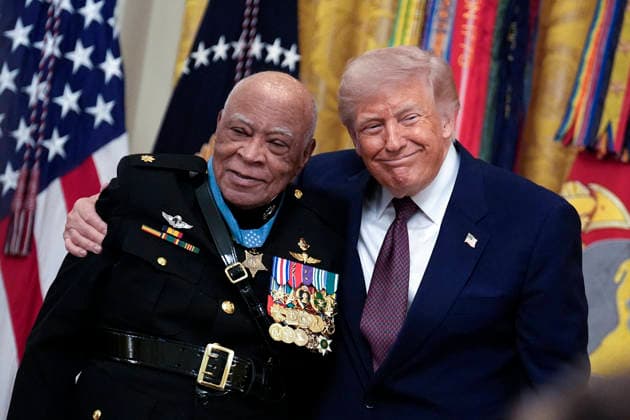 Donald Trump awards the Medal of Honor - Washington President Donald Trump awards the Medal of Honor to U.S. Marine Corps Major James Capers, Jr. during a ceremony in the East Room at the White House in Washington on June 18, 2026. Photo by Yuri Gripas ABACAPRESS.COM Washington DC United States  Copyright: xGripasxYuri ABACAx