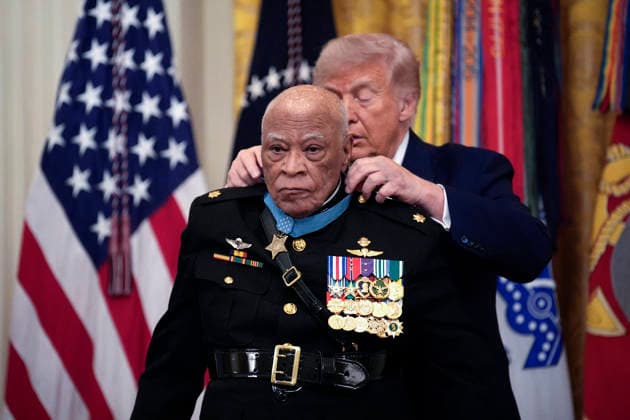 Donald Trump awards the Medal of Honor - Washington President Donald Trump awards the Medal of Honor to U.S. Marine Corps Major James Capers, Jr. during a ceremony in the East Room at the White House in Washington on June 18, 2026. Photo by Yuri Gripas ABACAPRESS.COM Washington DC United States  Copyright: xGripasxYuri ABACAx