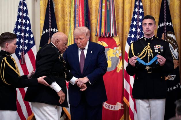 Donald Trump awards the Medal of Honor - Washington President Donald Trump awards the Medal of Honor to U.S. Marine Corps Major James Capers, Jr. during a ceremony in the East Room at the White House in Washington on June 18, 2026. Photo by Yuri Gripas ABACAPRESS.COM Washington DC United States  Copyright: xGripasxYuri ABACAx