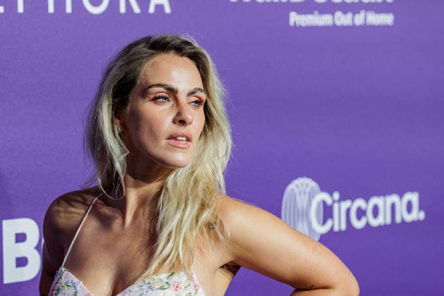 18.06.2026. Düsseldorf. Sarah Mangione am Purple Carpet bei der Verleihung des Deutschen Parfumpreises DUFTSTARS 2026 in der Düsseldorfer Rheinterrasse. Die DUFTSTARS zählen zu den renommiertesten Beauty- und Duft-Awards Deutschlands und bringen jedes Jahr Persönlichkeiten aus Beauty, Fashion, Medien und Entertainment zusammen. Düsseldorf Rheinterrasse Nordrhein-Westfalen Deutschland *** June 18, 2026, Düsseldorf