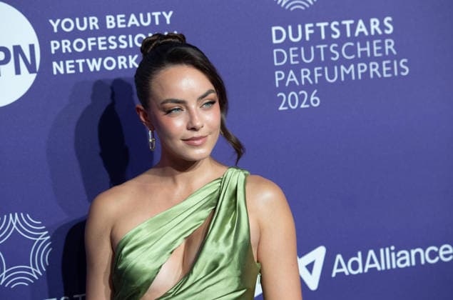 Lara RUNARSSON, Model, Influencerin, Portraet, Porträt, Portrait, Angeschnittenes Einzelbild, Einzelmotiv, Roter Teppich, Red Carpet Show, Purple Carpet, Ankunft, arrival, bei den DUFTSTARS 2026 - Deutscher Parfumpreis Verleihung des deutschen Parfumpreises DUFTSTARS durch die Fragrance Foundation am 18.06.2026, Rheinterrassen, Duesseldorf. *** Lara RUNARSSON, Model, Influencer, Portrait, Cropped Single Image, Single Subject, Red Carpet, Red Carpet Show, Purple Carpet, Arrival, at the DUFTSTARS 2026 German Perfume Awards Ceremony for the DUFTSTARS German Perfume Awards hosted by the Fragrance Foundation on June 18, 2026, Rheinterrassen, Düsseldorf,detected_source_language