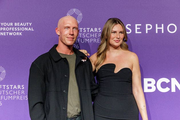 18.06.2026. Düsseldorf. Tobias und Maren Wolf am Purple Carpet bei der Verleihung des Deutschen Parfumpreises DUFTSTARS 2026 in der Düsseldorfer Rheinterrasse. Die DUFTSTARS zählen zu den renommiertesten Beauty- und Duft-Awards Deutschlands und bringen jedes Jahr Persönlichkeiten aus Beauty, Fashion, Medien und Entertainment zusammen. Düsseldorf Rheinterrasse Nordrhein-Westfalen Deutschland *** June 18, 2026, Düsseldorf