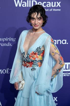 Sarah POSCH, Moderatorin, Model, Influencerin, Portraet, Porträt, Portrait, Angeschnittenes Einzelbild, Einzelmotiv, Roter Teppich, Red Carpet Show, Purple Carpet, Ankunft, arrival, bei den DUFTSTARS 2026 - Deutscher Parfumpreis Verleihung des deutschen Parfumpreises DUFTSTARS durch die Fragrance Foundation am 18.06.2026, Rheinterrassen, Duesseldorf. *** Sarah POSCH, TV host, model, influencer, portrait, cropped single image, single subject, red carpet, Red Carpet Show, Purple Carpet, Arrival, at the DUFTSTARS 2026 German Perfume Awards Ceremony for the DUFTSTARS German Perfume Awards hosted by the Fragrance Foundation on June 18, 2026, Rheinterrassen, Düsseldorf,detected_source_language