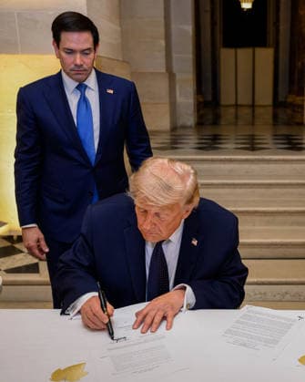 US President Donald Trump signing a memorandum of understanding Versailles in France on June 18, 2026 . US President Donald Trump and Iranian President Masoud Pezeshkian signed a memorandum of understanding early on Thursdy on June 18, ending a regional war that erupted on February 28 with US-Israeli strikes.  FRN2026061801 ThexWhitexHouse