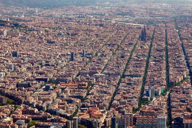 (260618) -- BARCELONA, June 18, 2026 -- An aerial photo taken on June 18, 2026 shows the cityscape of Barcelona, Spain. Barcelona displays its distinctive grid layout, with the Sagrada Familia Basilica rising prominently among the city blocks. Designed by urban planner Ildefons Cerda in the 19th century, the grid structure continues to shape the development and identity of the Mediterranean city. ) SPAIN-BARCELONA-AERIAL VIEW MengxDingbo 